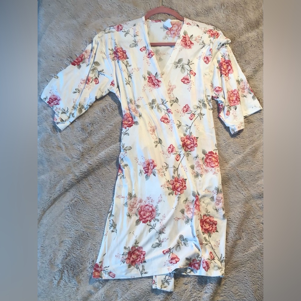 FLORA Women Small White Floral Printed Short Sleeve Short Robe